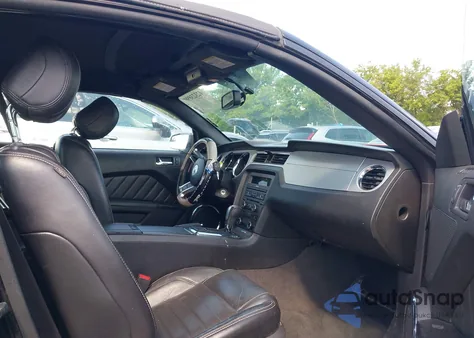 2013 Ford Mustang V6 Premium z USA, uszkodzony, nr VIN 1ZVBP8EM3D5236629